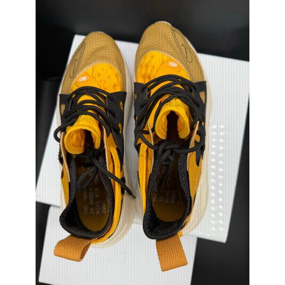 Nike Huarache Sneakers - Gold and Black - Size 10M main image 4